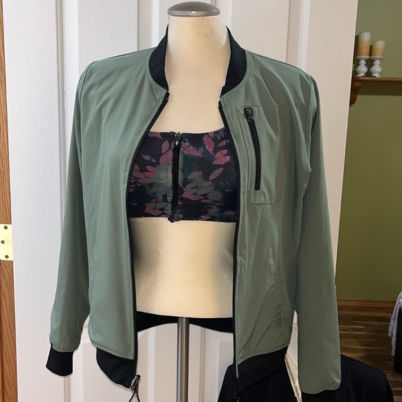 Skechers womens Gowalk Reversible Jacket size small with sz sm sports bra - Picture 2 of 15